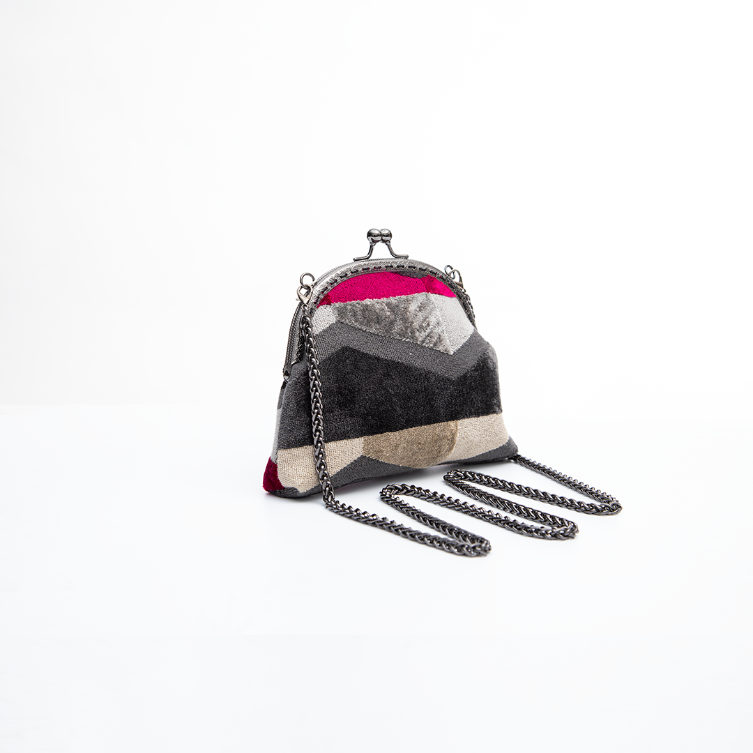 Stylish Small Kiss-Lock Purse with Dark Silver Chain and Geometric Triangle Pattern